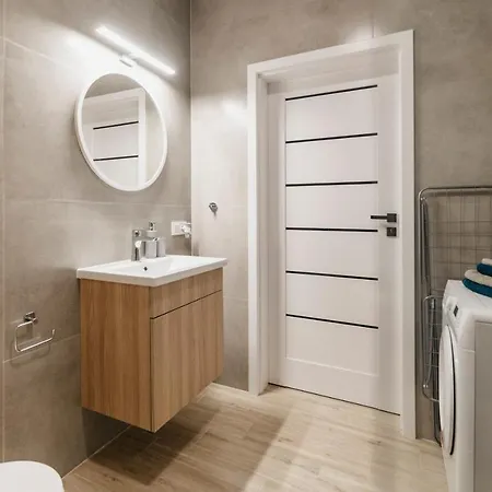 Nocosfera Wroclawski شقة